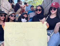 Ade Nay, Sosok Perempuan Cantik yang Jadi Sorotan di Tengah Aksi Mahasiswa di DPRD Kaltim