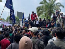 Mahasiswa Aliansi Mahakam Sampaikan 11 Tuntutan di Depan DPRD Kaltim