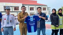 Apresiasi Prestasi Pelajar, Yamaha Kaltim Serahkan Jersey untuk SMAN 16 Samarinda
