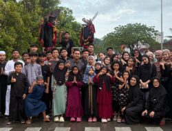 CV Mulia Mitra Mahakam dan Komunitas V Course Bagikan 1.000 Takjil dan Sembako di Bulan Ramadan