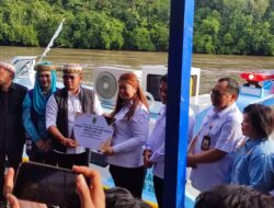 Dorong Layanan Dasar di Pedalaman, Pemprov Kaltim Salurkan Ambulans Terapung dan Sarana Pendukung ke Mahulu