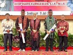 Apresiasi Kapolres Kutai Barat, Dewan Pembina PWI Beri Cinderamata saat Pisah Sambut